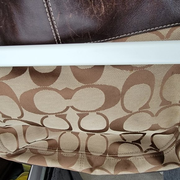 Coach Brown Signature Zoe Hobo Purse EUC! F12674 - Picture 16 of 16